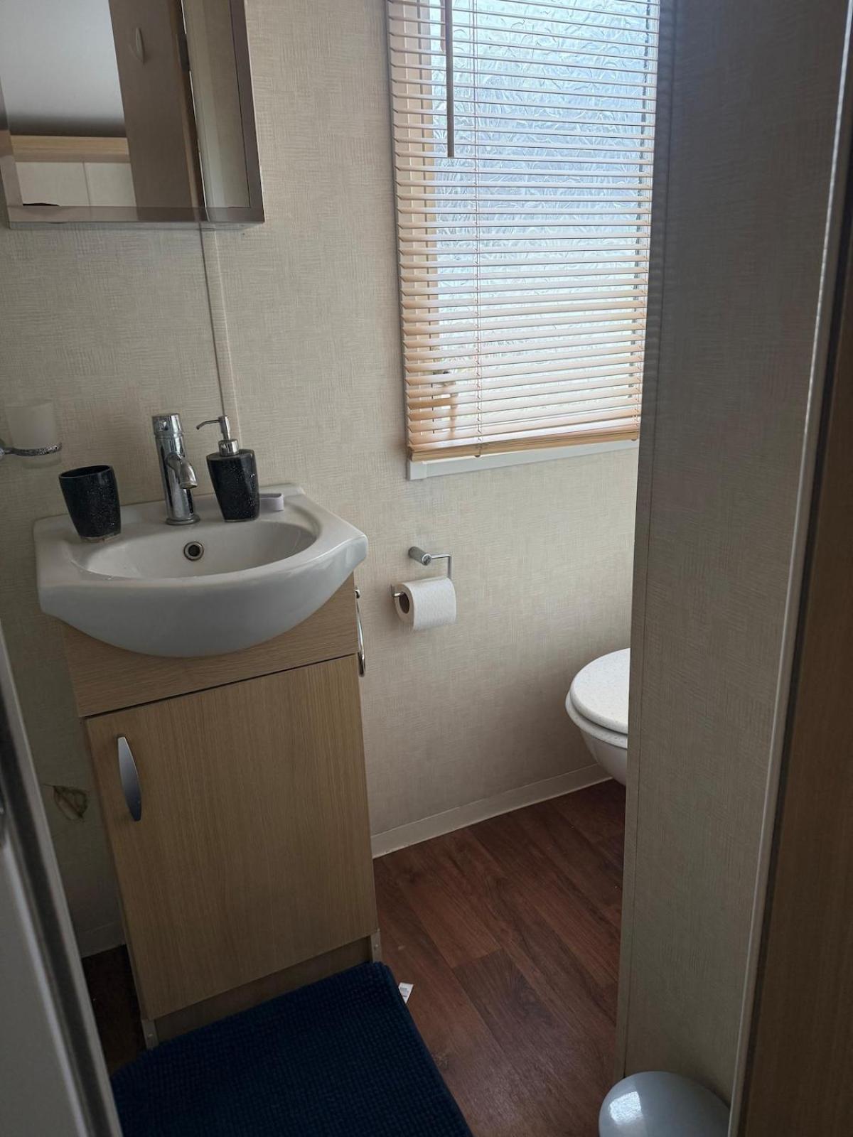 Lovely Serenity Caravan Is Situated On The Norfolk Broads Casa vacanze *