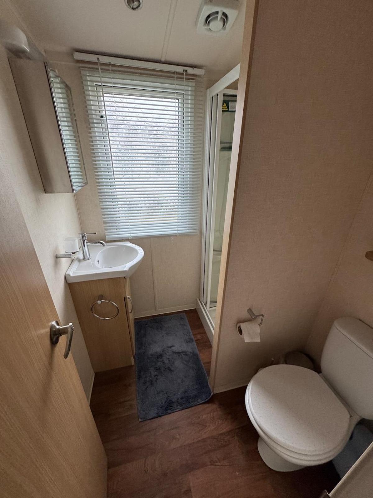 Lovely Serenity Caravan Is Situated On The Norfolk Broads Lowestoft