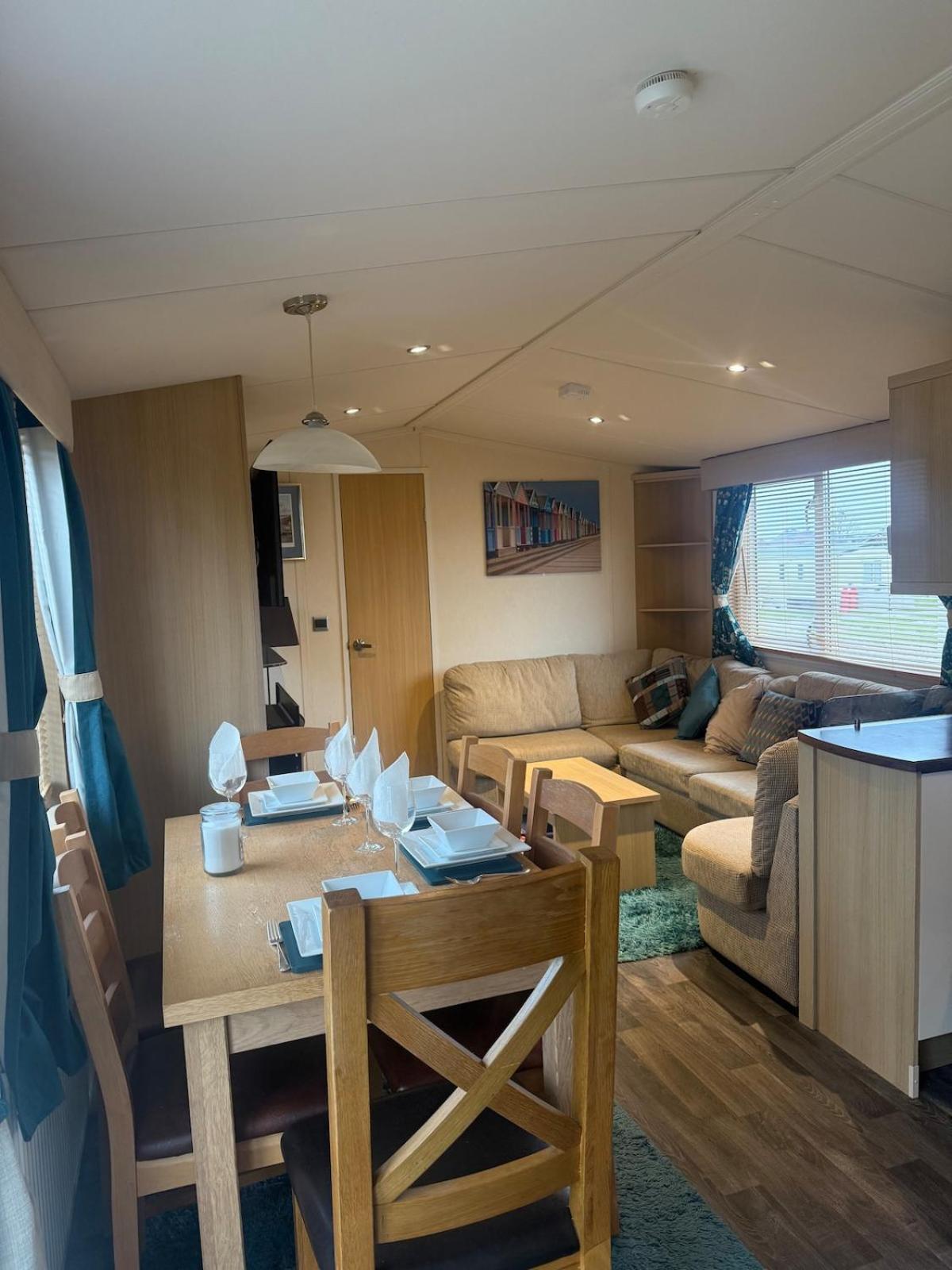Lovely Serenity Caravan Is Situated On The Norfolk Broads *