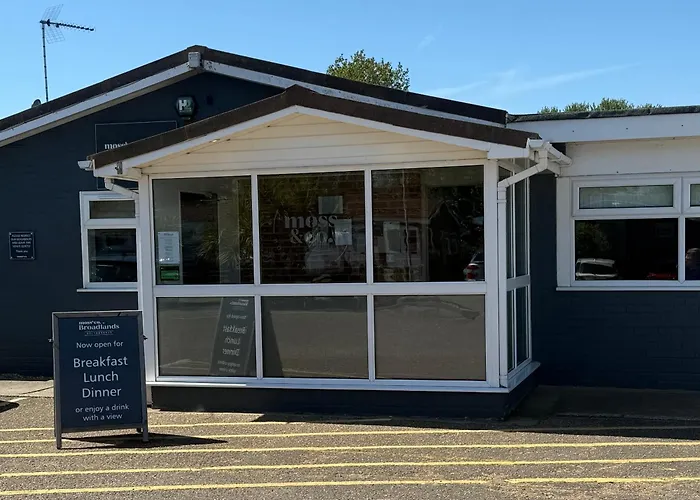 Lovely Serenity Caravan Is Situated On The Norfolk Broads