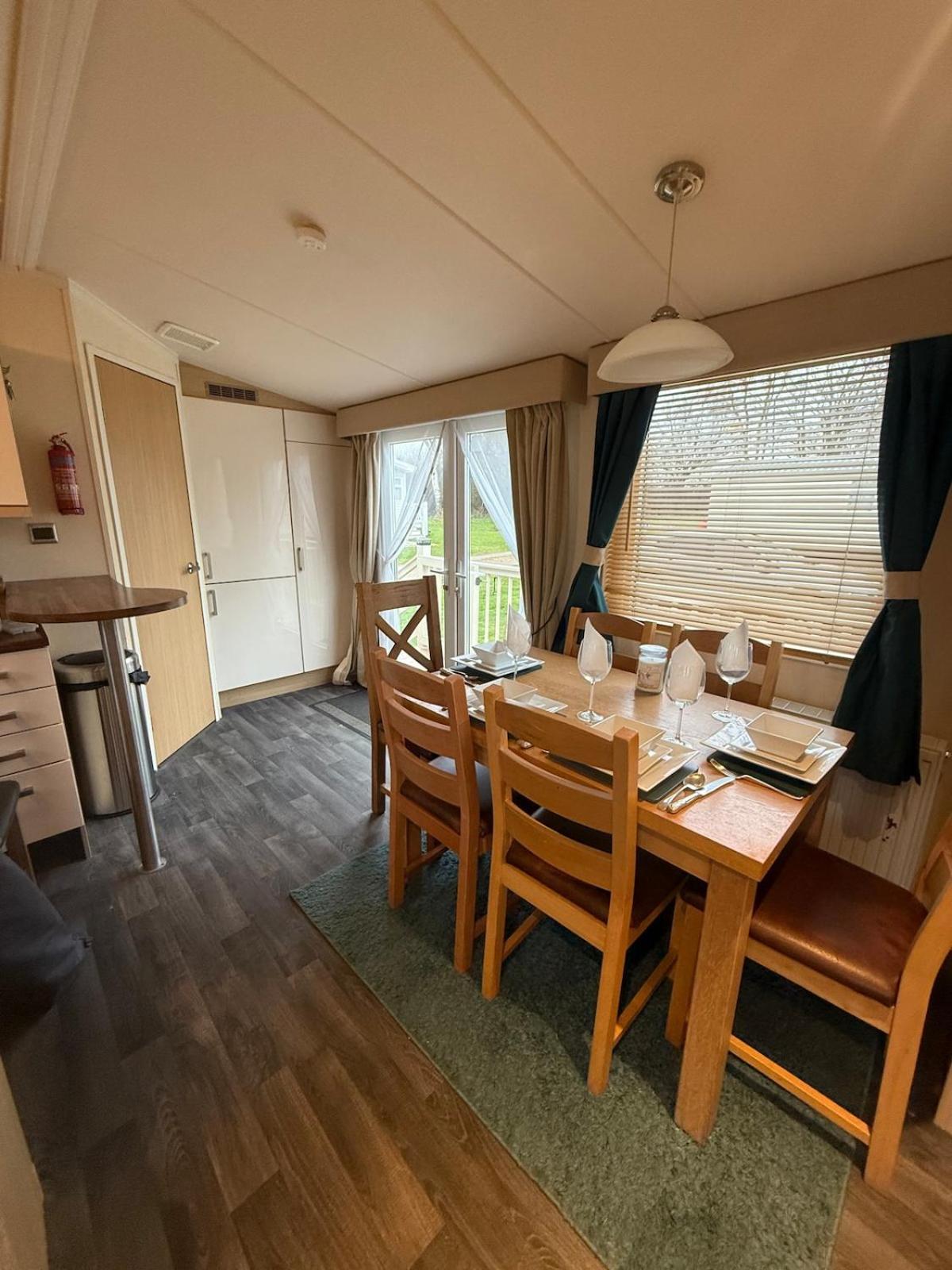 Lovely Serenity Caravan Is Situated On The Norfolk Broads Lowestoft