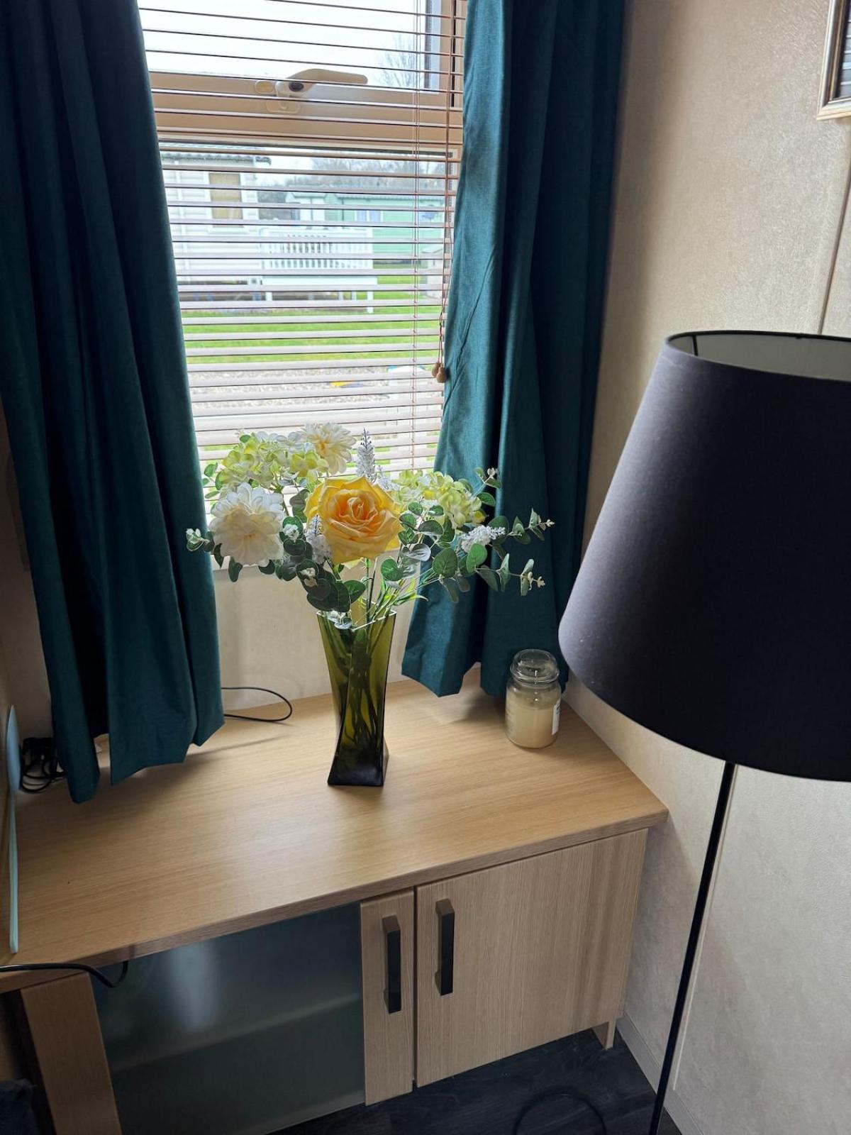 Lovely Serenity Caravan Is Situated On The Norfolk Broads Lowestoft