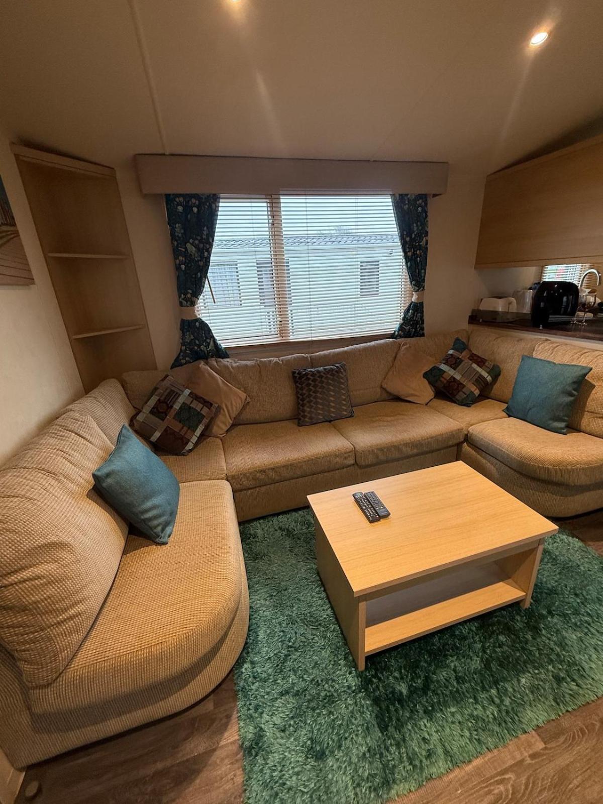 Lovely Serenity Caravan Is Situated On The Norfolk Broads * Lowestoft